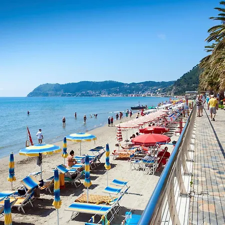 Appartement Il Regno Di Monica Attico Near The Sea - Happy