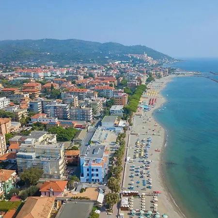 Il Regno Di Monica Attico Near The Sea - Happy Alassio