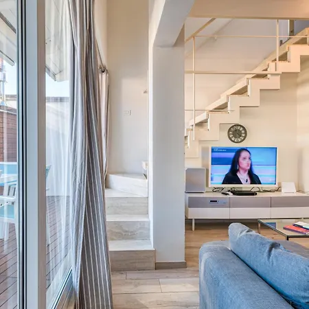 Appartement Il Regno Di Monica Attico Near The Sea - Happy