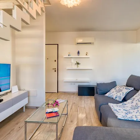 Appartement Il Regno Di Monica Attico Near The Sea - Happy